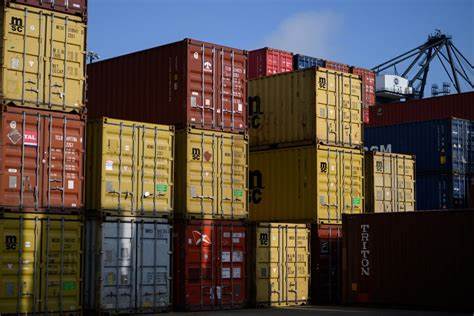Fidelity Fund Bets on Midcaps Saying Tariff Shock Is Over
