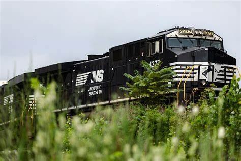 Trump, Union Pacific CEO Discussed $72 Billion Acquisition of Norfolk Southern