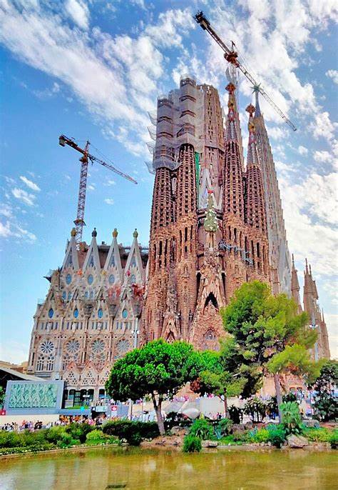 Sagrada Família - Wikipedia