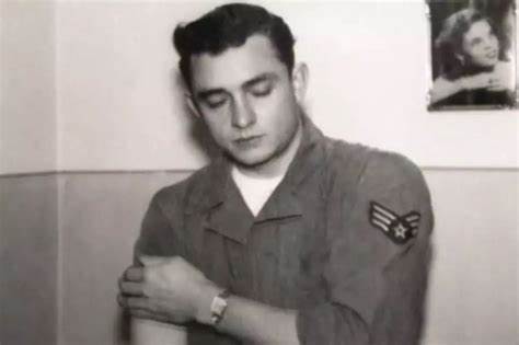 22 Rare Pictures of Johnny Cash When He Was Young