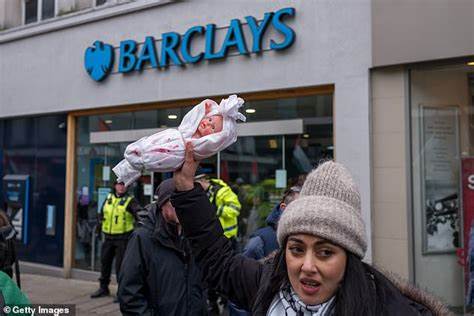Barclays customers who have credit cards forced to take action before Christmas