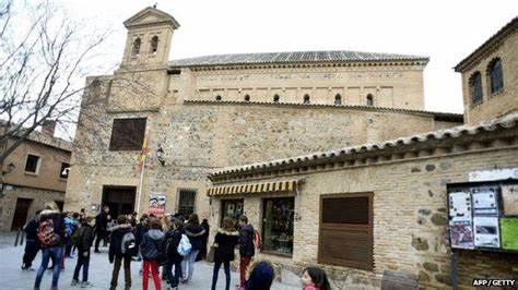 Spain pass citizenship plan for descendants of Jews exiled centuries ago (2015)