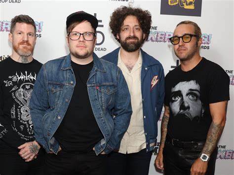 有哪些类似fall out boy 风格的乐队？ - 知乎