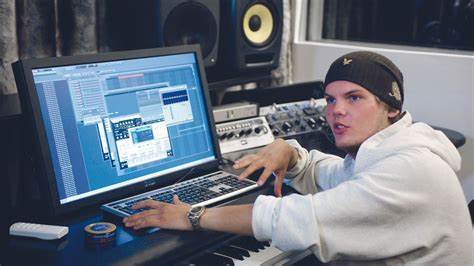 At just 21, Avicii was very technical in music production [video]