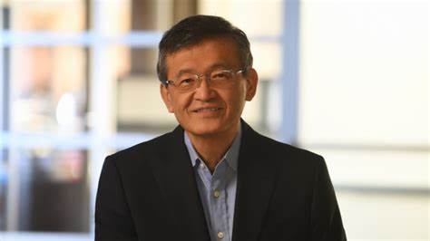 Intel CEO considers strategic shift in chip manufacturing
