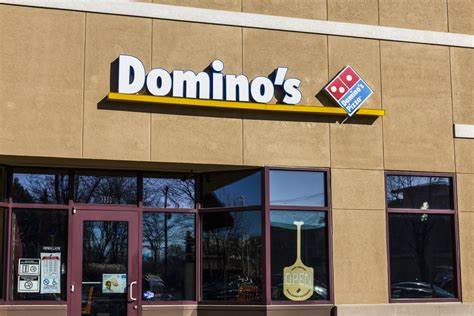 Redburn-Atlantic Initiates “Sell” Rating on Domino’s Pizza (DPZ) Due to Weak Organic Traffic and Profit Margin Concerns
