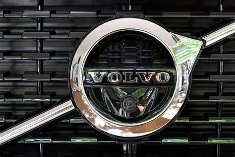 Volvo Car Swings to Net Loss on Hit From Restructuring and Impairments Charges