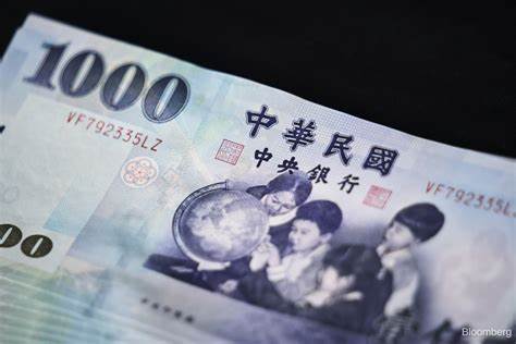 Taiwan Dollar Strength Spells Trouble for Tech Exporters, Insurers
