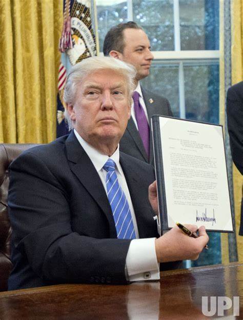 Trump Officially Signs Three Executive Orders Imposing 25% Tariffs on Canada and Mexico, 10% Tariffs on China
