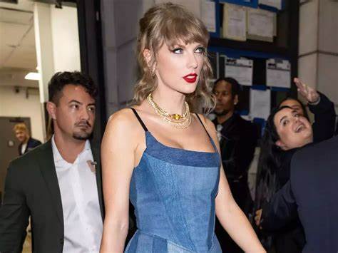 Why is everyone so obsessed with Taylor Swift's style? It's because she's the girl next door — but better