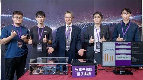Small, room-temperature quantum computers that use light on the horizon