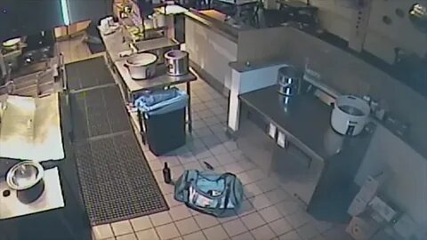 Watch: Robbers break in through ceiling during daring heist