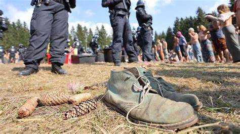 Wochenlanges Zeltlager: „Rainbow Family“ hinterlässt rund 5000 Kilo Kot im Harz