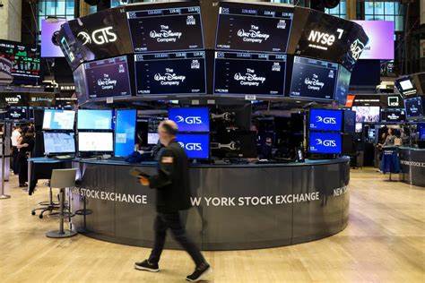 Analysis-De-risking mood adds more demand for US corporate bonds