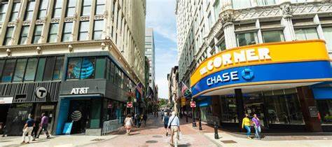 In the age of apps and online banking, banks are opening dozens of new branches in Massachusetts — here’s why