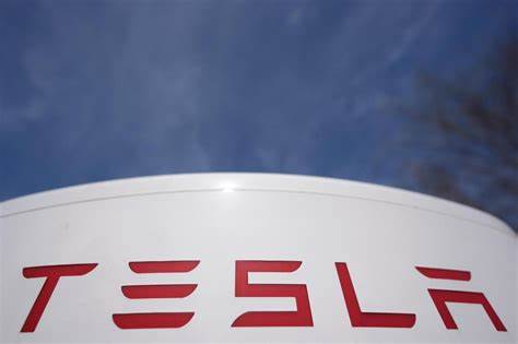 Apple, Alphabet and Tesla are Holding the S&P 500 Rally Back