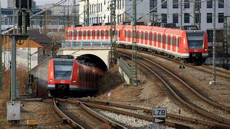 S-Bahn:Frau hält Einsatzkräfte wegen verletzter Taube auf Trab