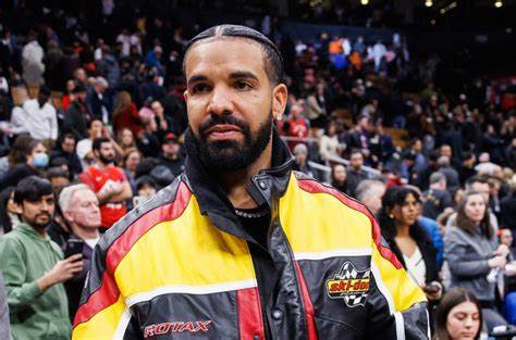 Drake References Kendrick Lamar’s “Not Like Us” Lyrics While Reposting Doppelgänger Performing “Hotline Bling” - Yahoo Entertainment