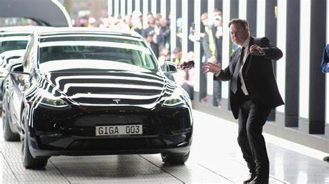 Decoding Tesla's New "Fully Autonomous" Car Video–and What It Isn't Telling You
