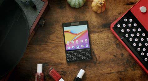 Titan 2 is a modern BlackBerry with 5G, Android, and two screens