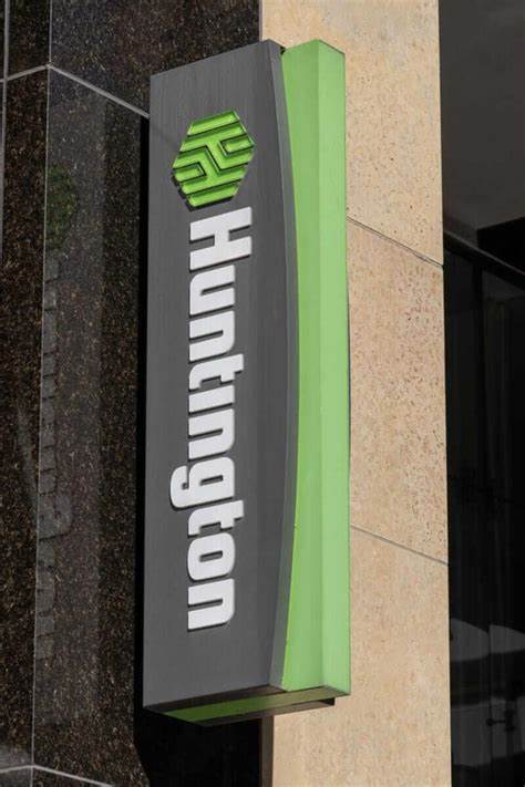 What Are Wall Street Analysts' Target Price for Huntington Bancshares Stock?