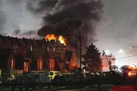 A medical plane carrying a child patient and 5 others crashes in Philadelphia, setting homes ablaze - Yahoo
