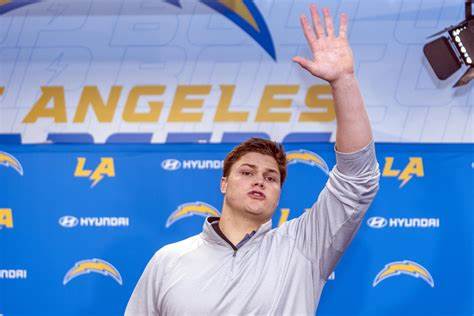 Besides his NFL veteran dad, Chargers rookie Joe Alt can turn to his older brother, a former NHL player, for pro advice - Yahoo Sports