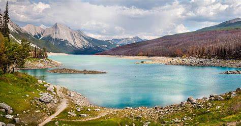 Why Is Medicine Lake in Jasper National Park Called “The Disappearing 
