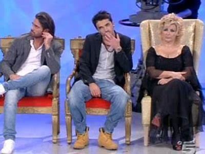 VIDEO PUNTATA TRONO BLU....06/10/2011 - page 2