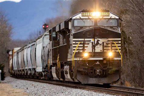 Norfolk Stock Drops on Union Pacific Merger. That Isn’t Supposed to Happen
