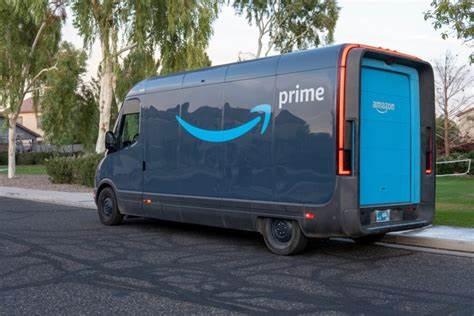 Amazon's AI-Powered Cost Cuts, Labor Gains And Record Prime Day Drive Analyst's Bullish Outlook