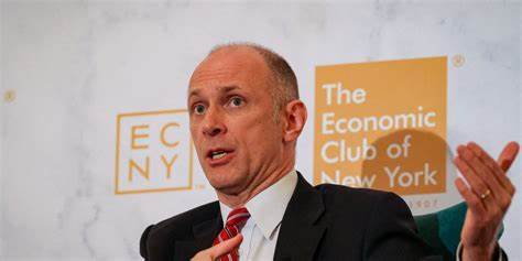 Goolsbee Says If Tariff 'Dirt' Clears, Fed Should Cut Rates