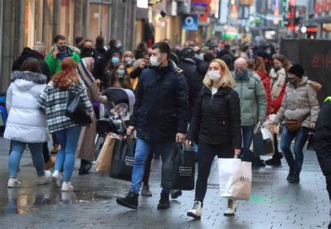US economy resilient despite moderation in growth in fourth quarter