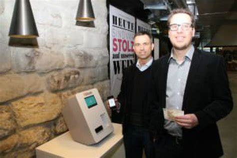 Bitcoin ATM Appearance Draws Crowds in Zurich - CoinDesk