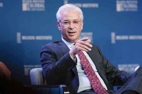 Wells Fargo Pays CEO Charles Scharf $30 Million Incentive to Stick Around