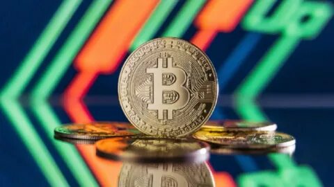Bitcoin Recovers After U.S. Tech Selloff Hits Cryptos