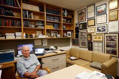 Dallas scientist wins 'America's Nobel' for research of 'ugly duckling' proteins