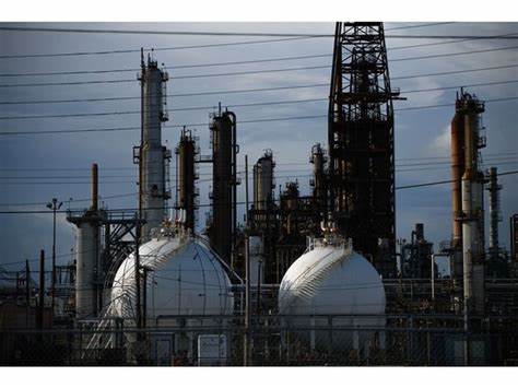 Oil Falls in Choppy Trading on Report US to Restart Iran Talks