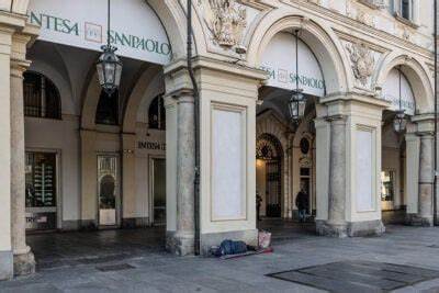 Intesa SanPaolo annuncia utili e NII solidi a dispetto Bce. Dividendi e 