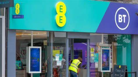 Thousands unable to make calls as EE and BT networks down