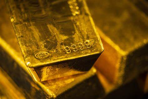 Gold Holds as Traders Weigh Inflation Warning, Middle East Risks