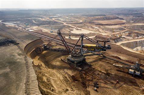 Ukraine outlines U.S. minerals deal, but touts no concrete security guarantees - Yahoo