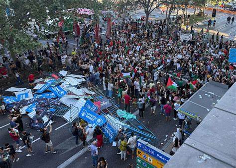 Anti-Israel protests force early end to Vuelta a España cycle race