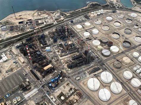 Oil Futures Extend Gains After Big U.S. Stock Build