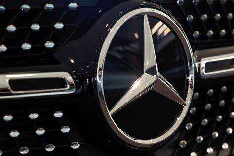 Mercedes-Benz expects Q2 margin headwind of less than 3% over tariffs, brokerage Bernstein says