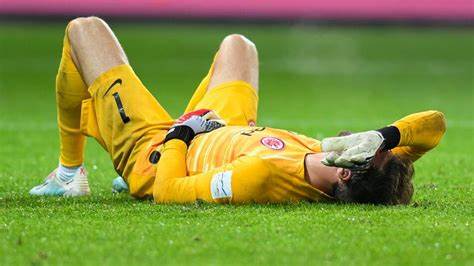 Schwerer Schlag für Eintracht Frankfurt: Kevin Trapp fällt lange aus