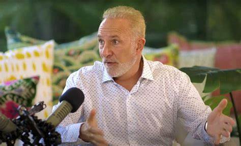 Peter Schiff Finds Fault With Cynthia Lummis' Bitcoin Reserve Bill: 'The Senator's Plan Is To Create Inflation To Buy King Crypto' - Benzinga