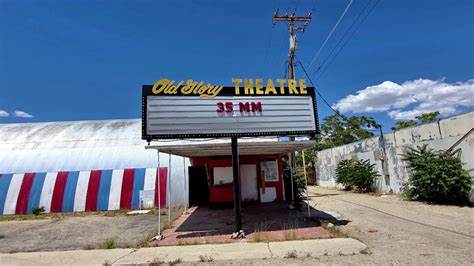 Resurrecting the Historic Cactus Movie Theater in Hawthorne Nevada 35mm Cinema [video]