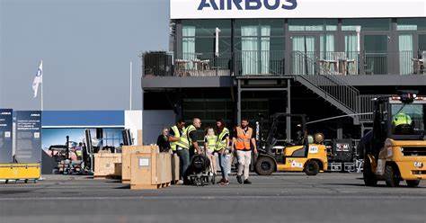 Airbus faces engine delays but reaffirms jet delivery targets