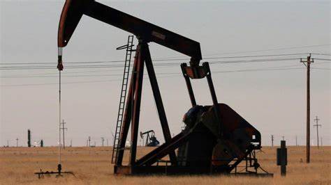 Oil Extends Gain With US Stockpiles and OPEC+ Decision in Focus